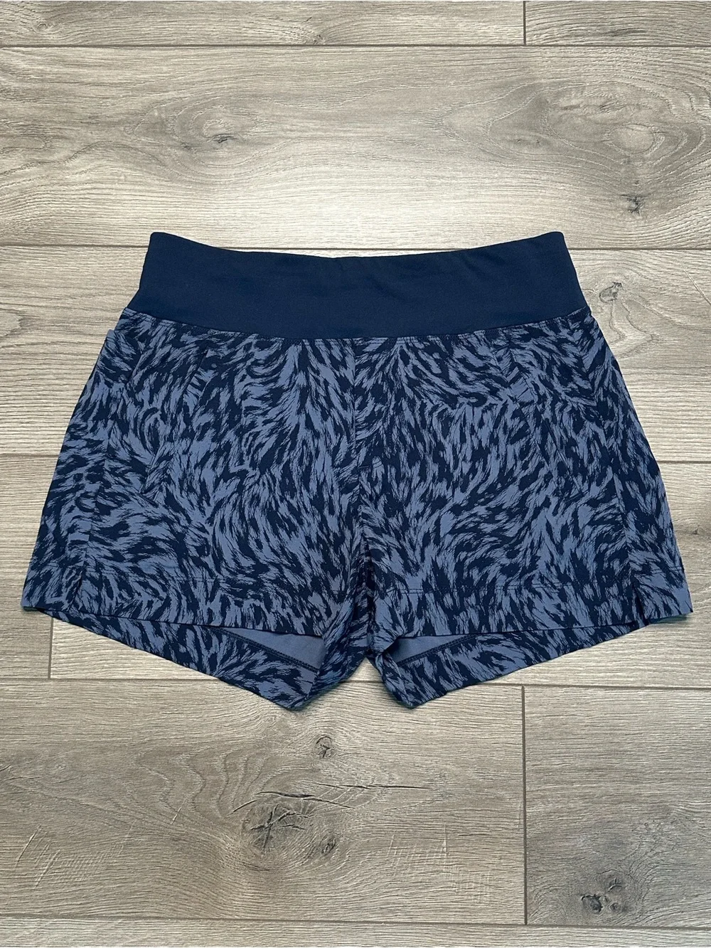 Athleta Trekkie North High Rise Stretch Hiking Casual Shorts Blue Size 8